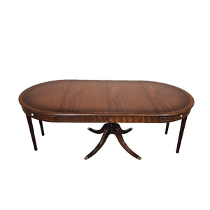 Round Dining Table with Two Extention Leafs